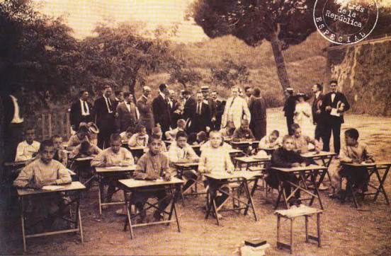 Colònies d’estiu a la Colònia Puig, pels volts de 1910.