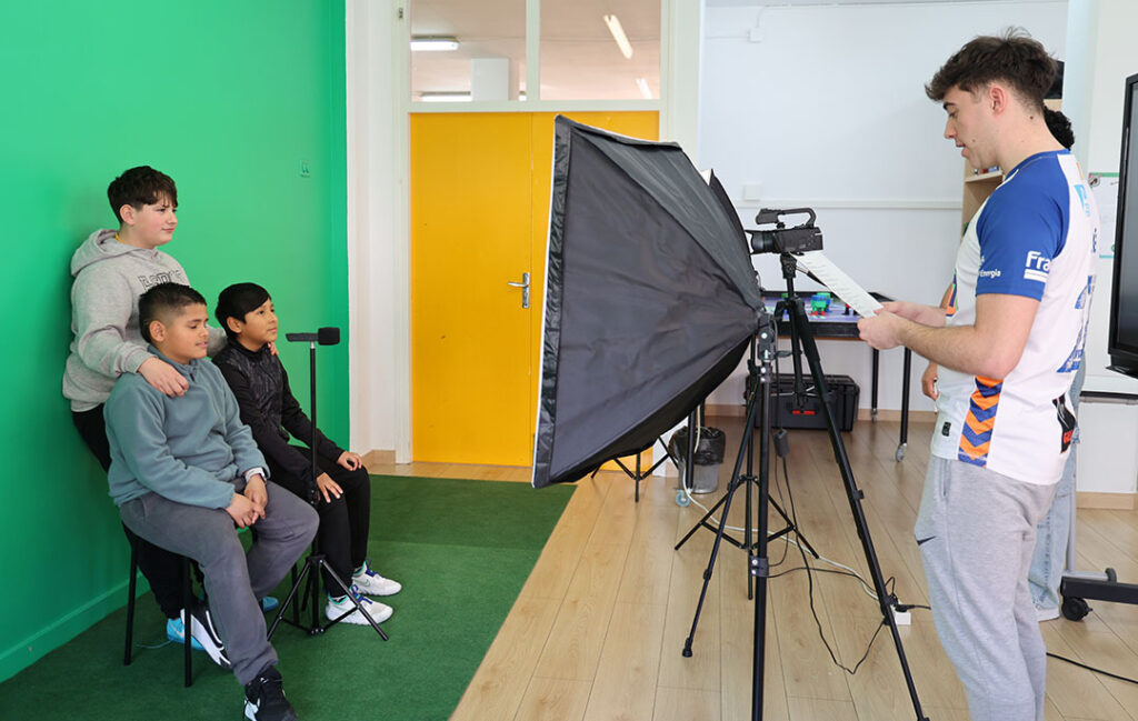 L’escola El Turó incorpora el plató de televisió a la seva aula multimèdia